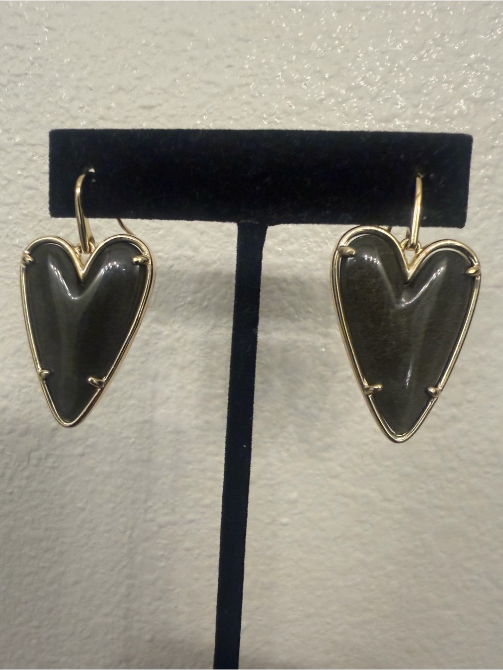 Kendra Scott Ansley Gold-Tone Heart Drop Earrings.